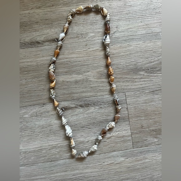 17” Shell Necklace - Picture 3 of 4